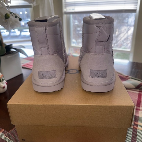UGG Kids Classic Mini Pearlized boots size 6 new - Picture 5 of 9